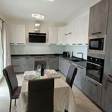 Casa vacanze Villetta Nuova Con Piscina Privata *